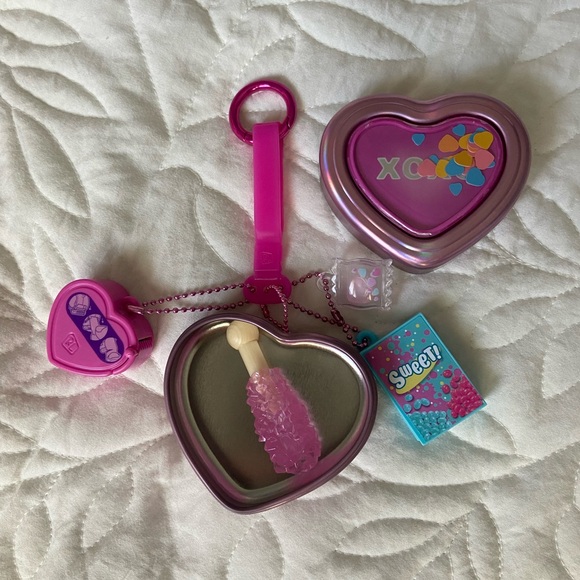 Real Littles Tiny Tin - Picture 3 of 5